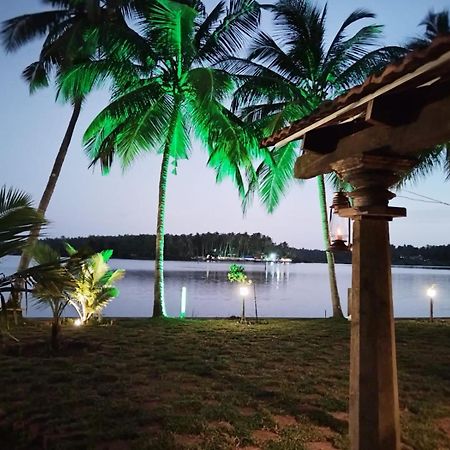 Whispering Waters Villa Kozhikode Bagian luar foto