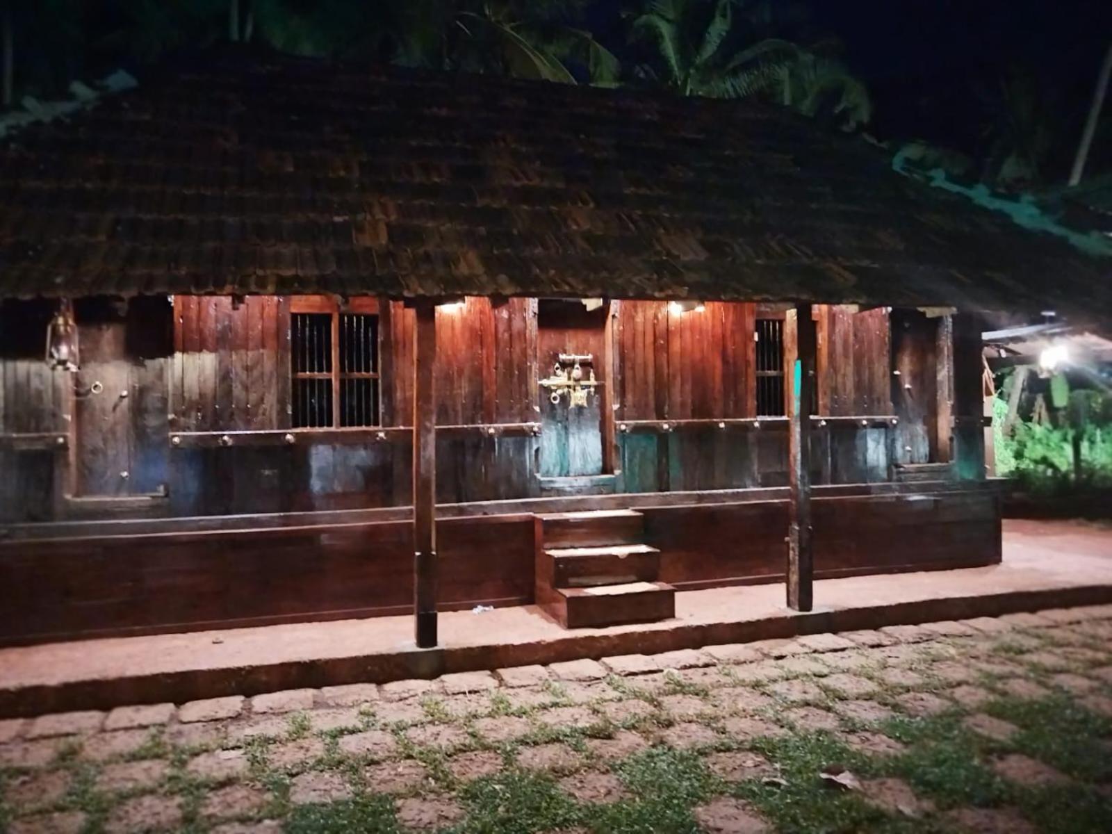 Whispering Waters Villa Kozhikode Bagian luar foto